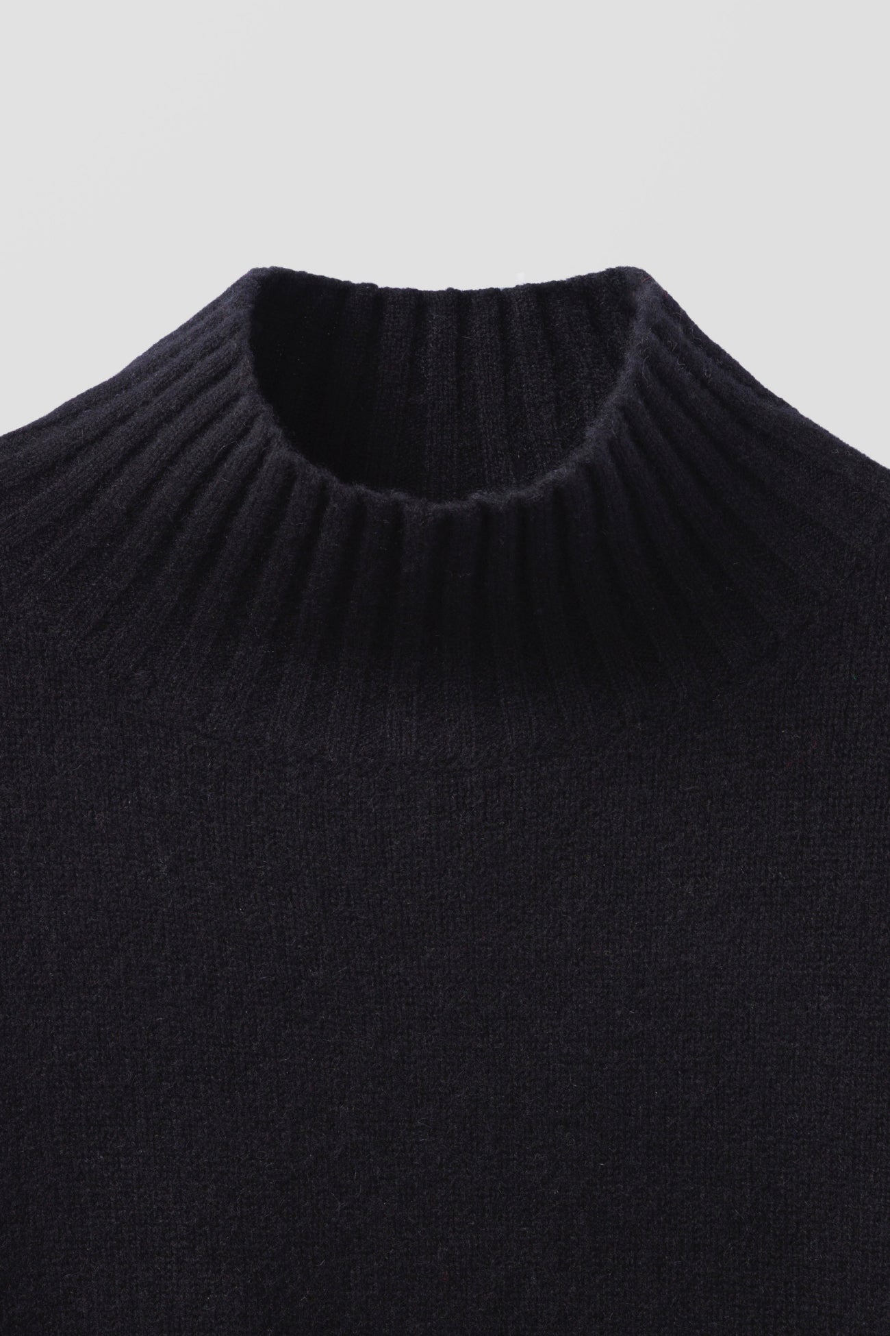 EMBER CASHMERE TURTLENECK